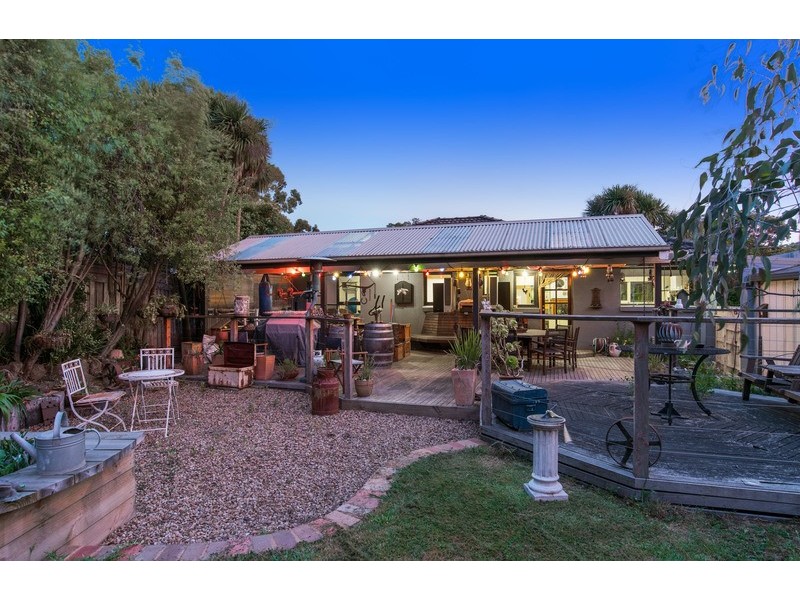 24 Croydondale Drive, Mooroolbark VIC 3138
