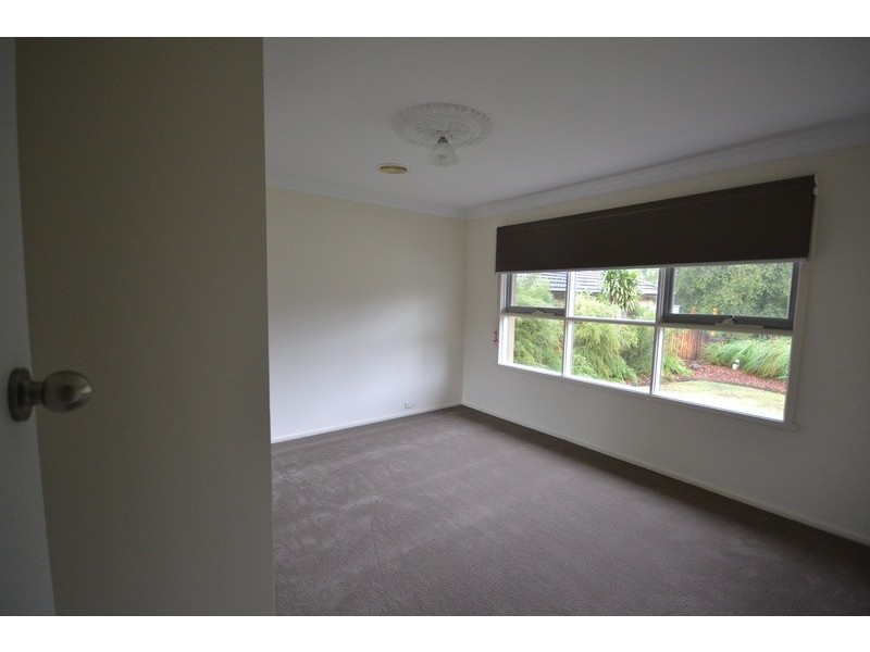 1/5 Alex Court, Mooroolbark VIC 3138