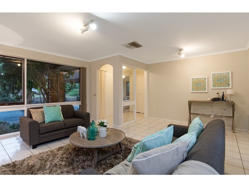9 Blaxland Court, Mooroolbark VIC 3138