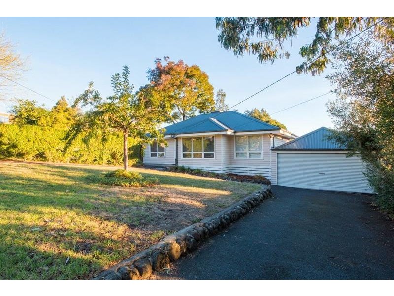 30 Highland Crescent, Mooroolbark VIC 3138