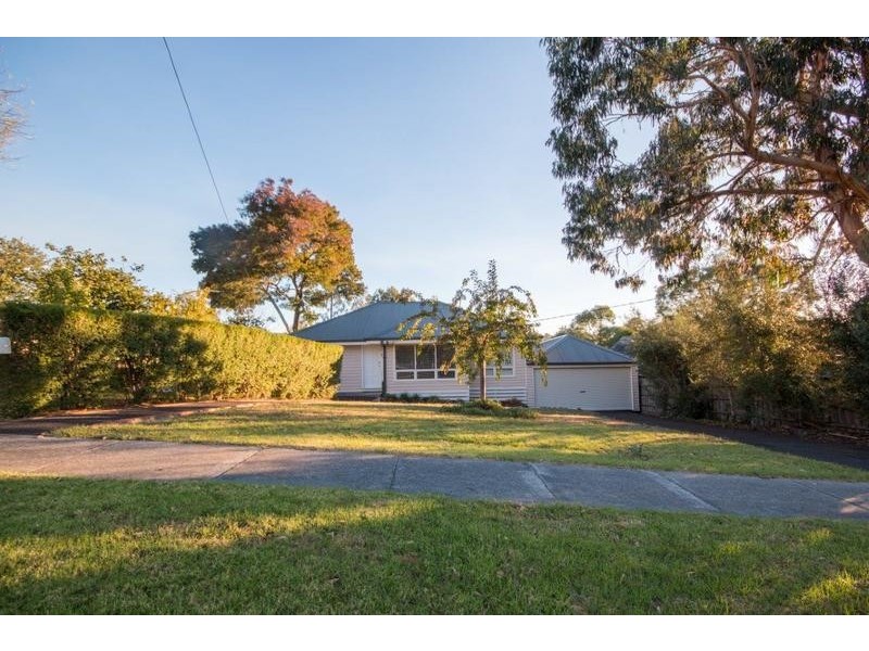 30 Highland Crescent, Mooroolbark VIC 3138