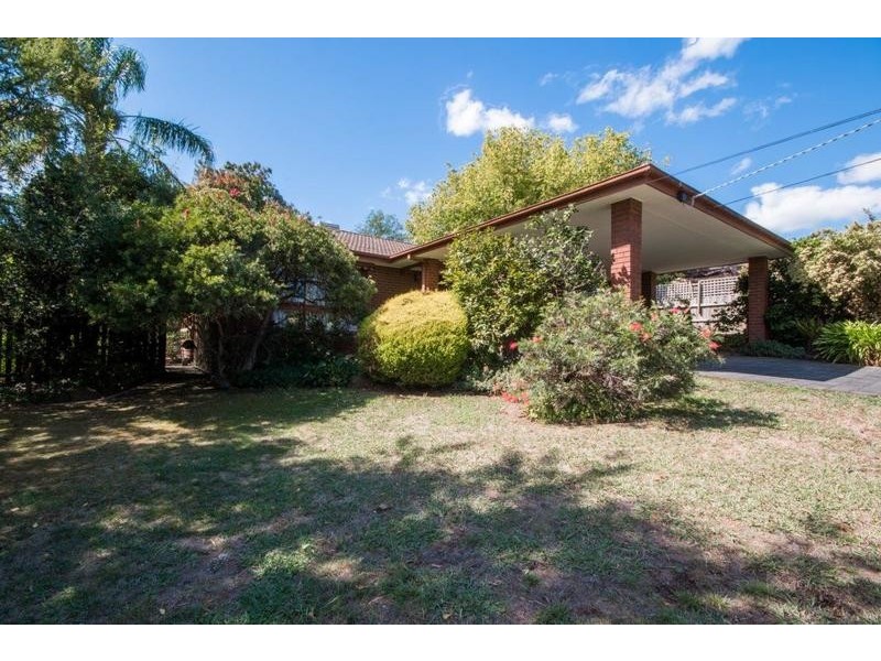 8 Rosny Place, Mooroolbark VIC 3138