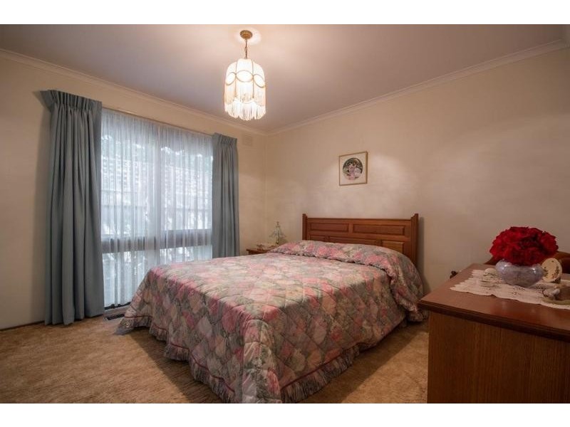 8 Rosny Place, Mooroolbark VIC 3138