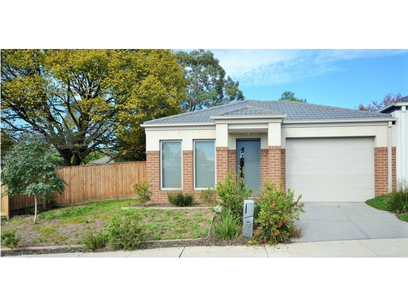 43 Tanika Circuit, Croydon VIC 3136