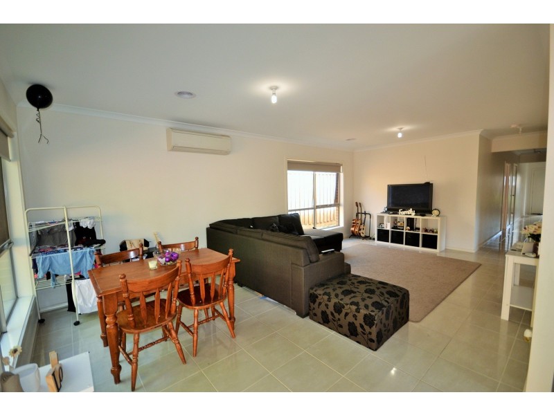 43 Tanika Circuit, Croydon VIC 3136