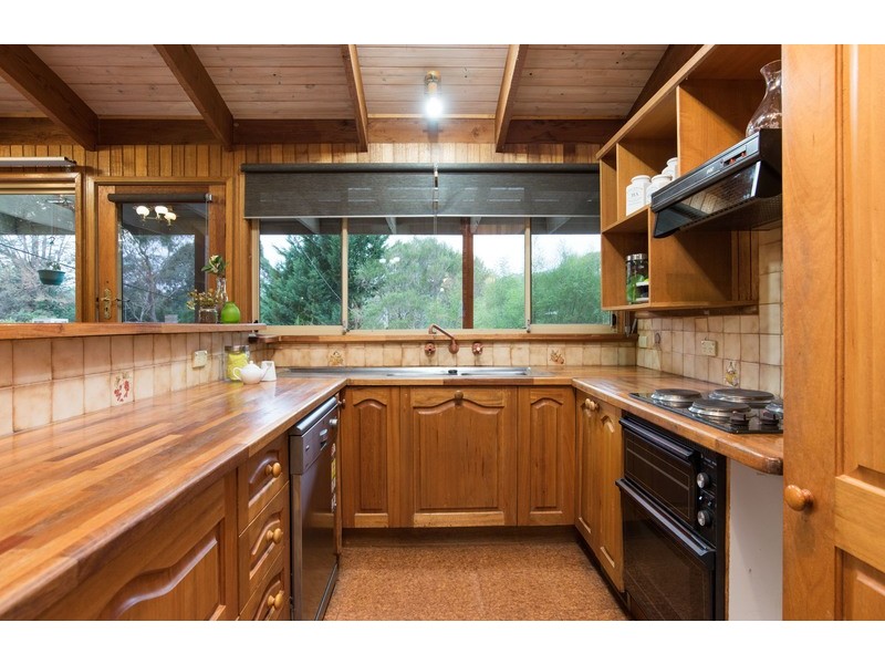 6 Ti-Tree Court, Kilsyth VIC 3137