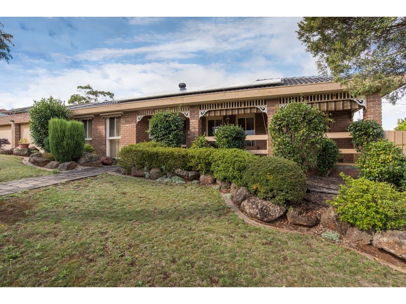 2 Crown Point, Chirnside Park VIC 3116