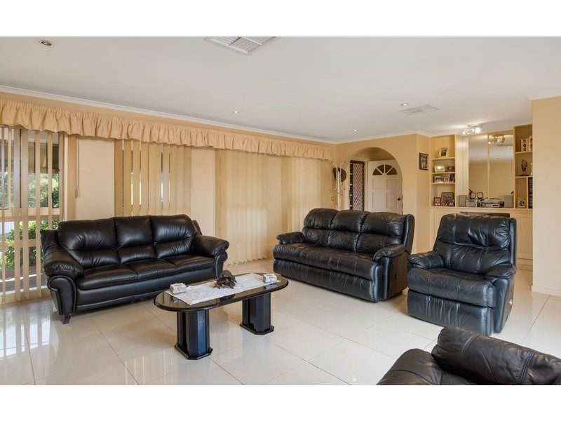 2 Crown Point, Chirnside Park VIC 3116
