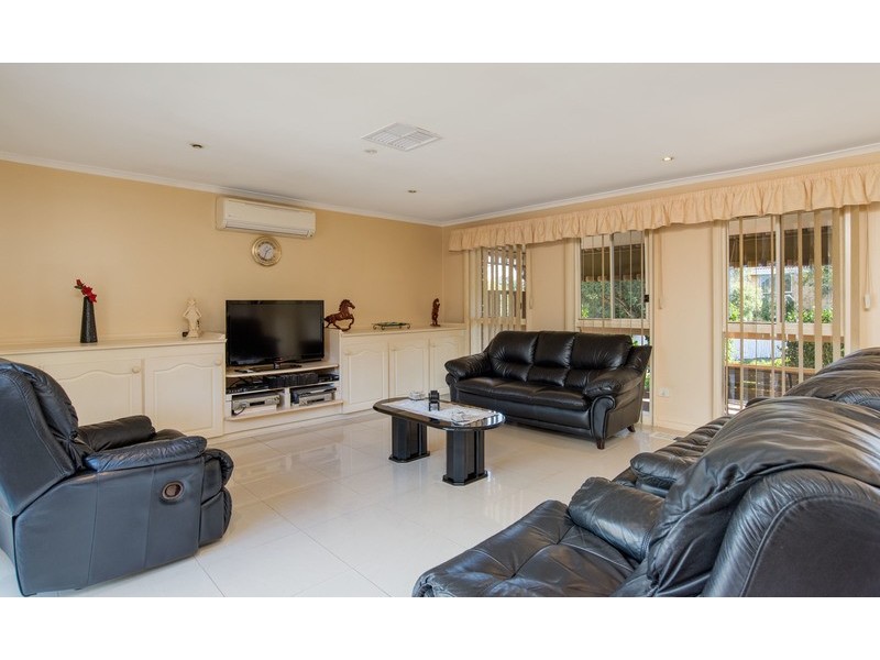 2 Crown Point, Chirnside Park VIC 3116