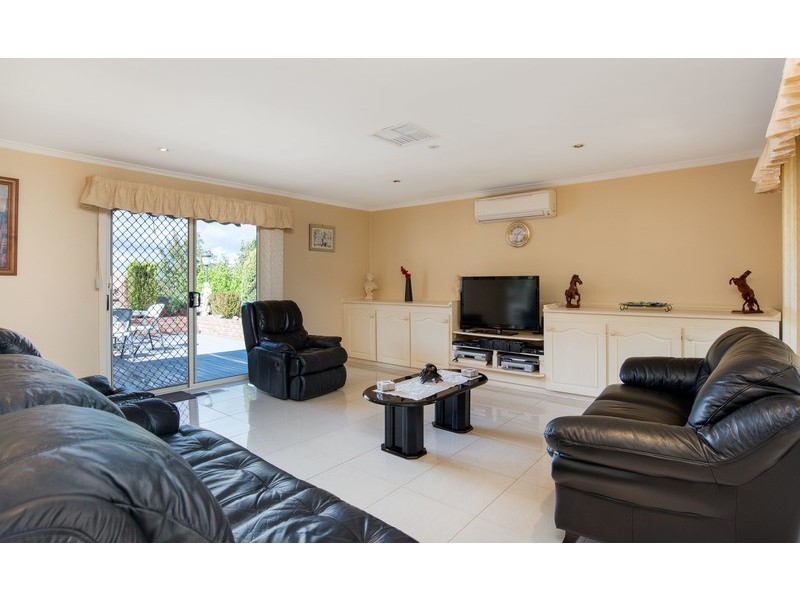 2 Crown Point, Chirnside Park VIC 3116