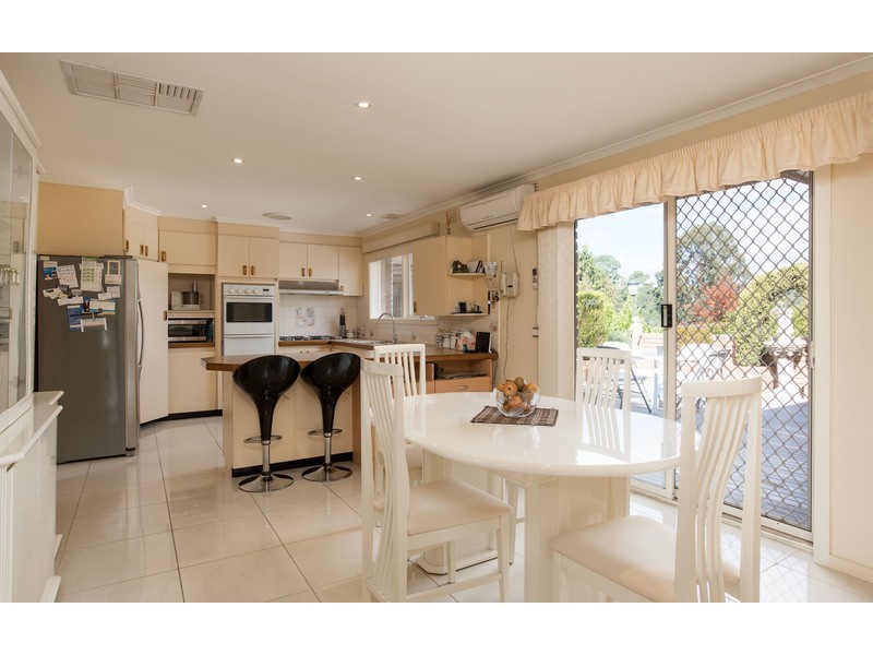 2 Crown Point, Chirnside Park VIC 3116