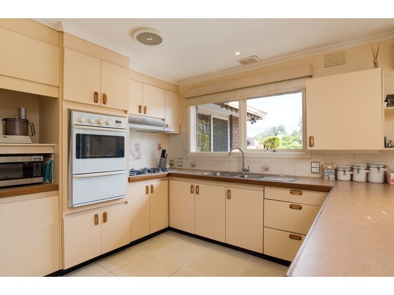 2 Crown Point, Chirnside Park VIC 3116