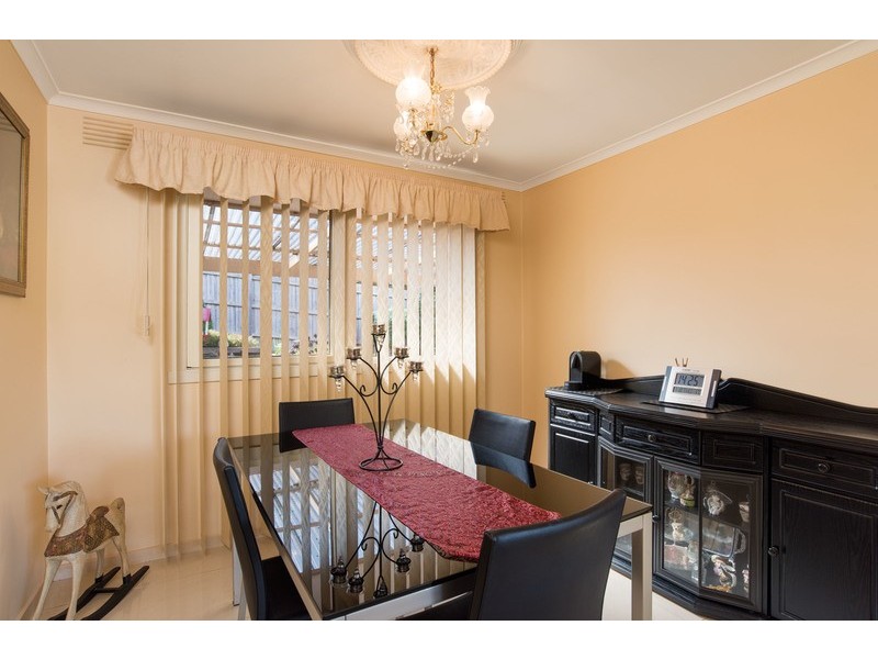2 Crown Point, Chirnside Park VIC 3116