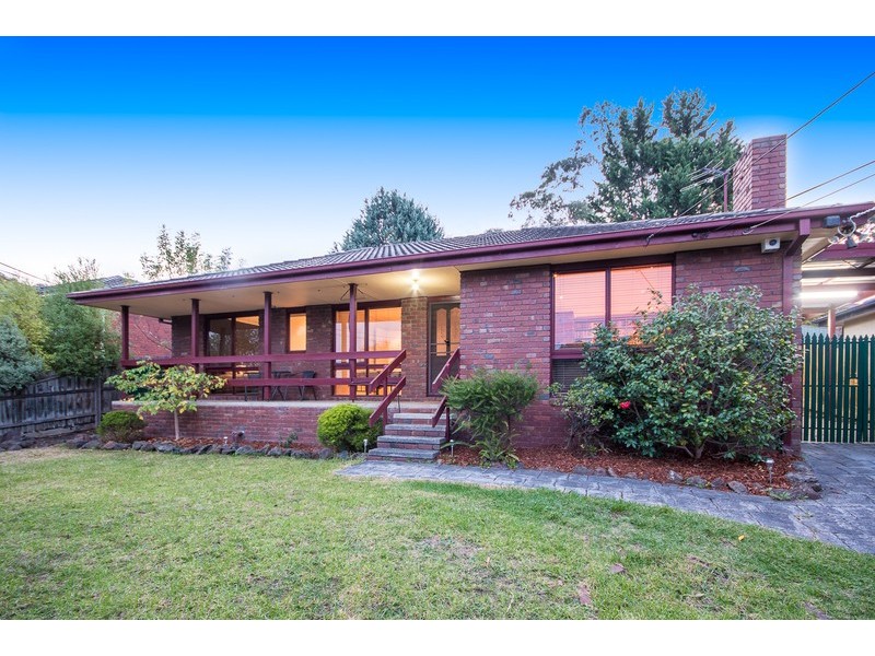 17 Barina Avenue, Mooroolbark VIC 3138
