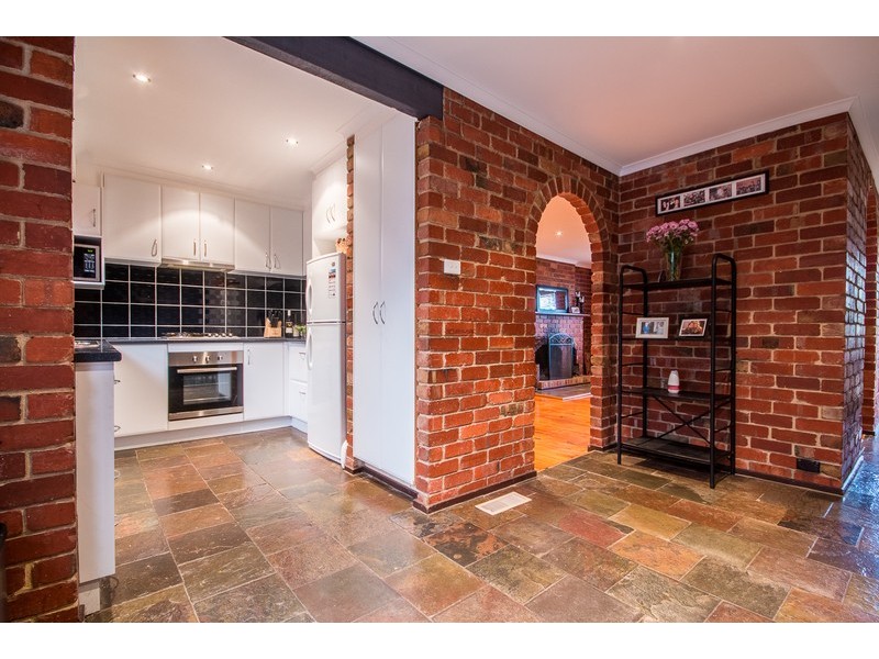 17 Barina Avenue, Mooroolbark VIC 3138