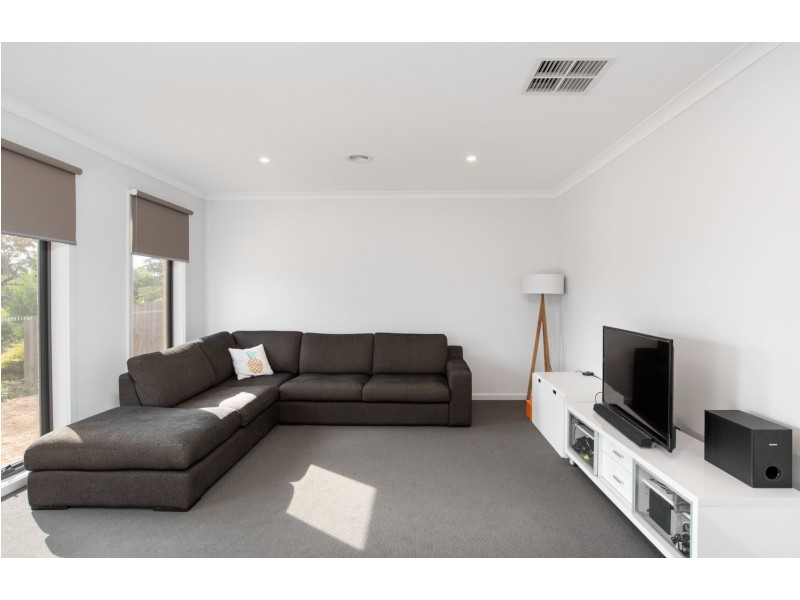 16 Grandvalley Drive, Chirnside Park VIC 3116