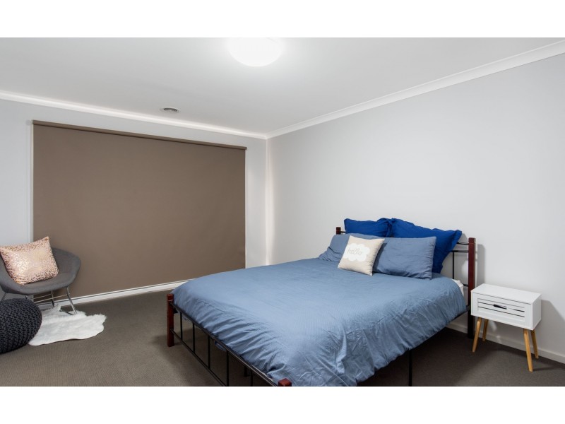 16 Grandvalley Drive, Chirnside Park VIC 3116