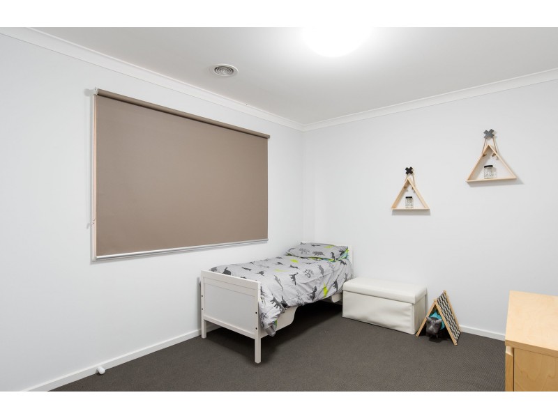 16 Grandvalley Drive, Chirnside Park VIC 3116