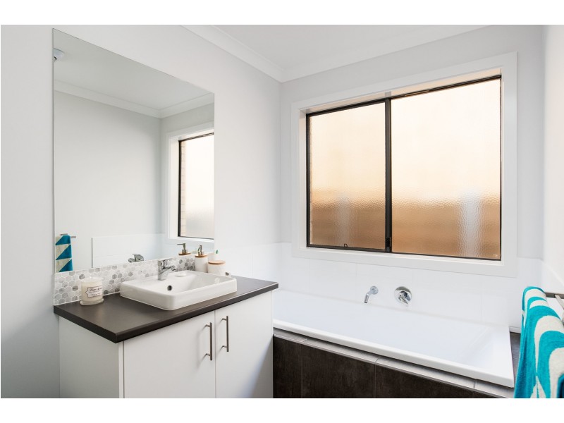 16 Grandvalley Drive, Chirnside Park VIC 3116