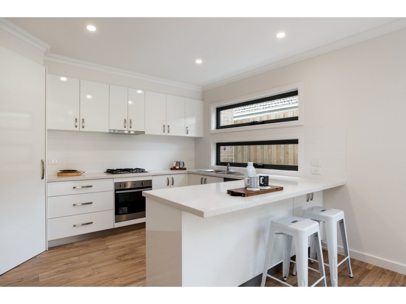 2/11 Binbrook Drive, Croydon VIC 3136