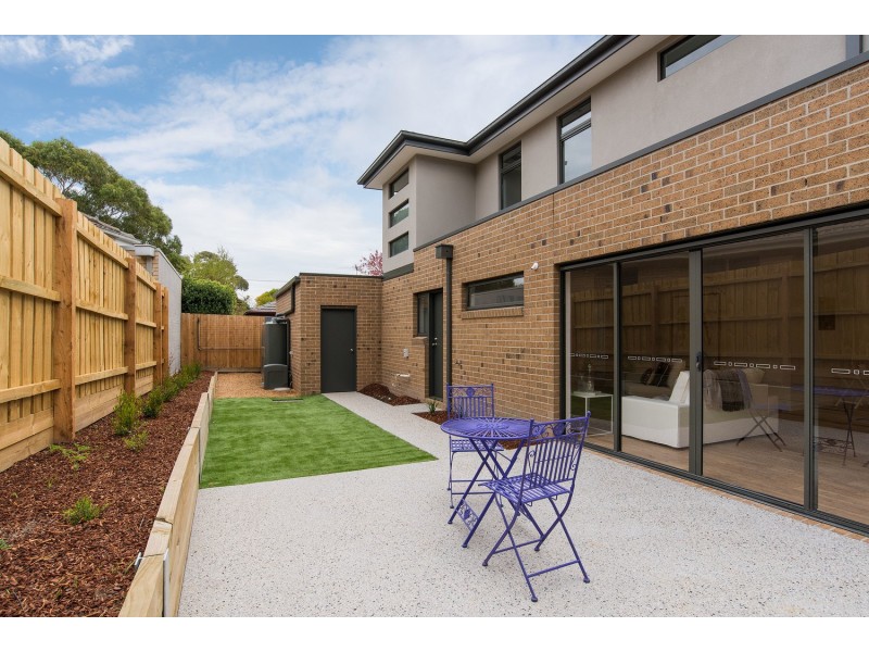 2/11 Binbrook Drive, Croydon VIC 3136