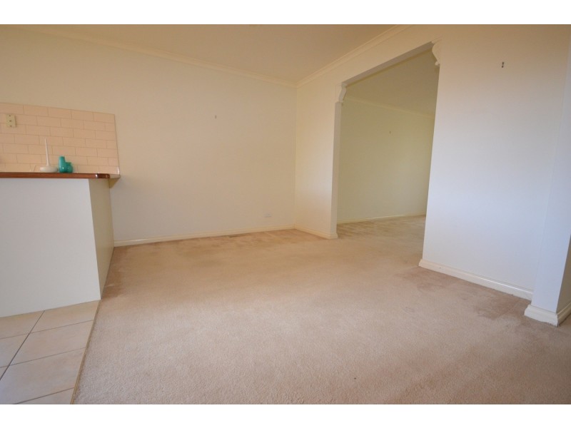 1/8 Felix Grove, Mooroolbark VIC 3138