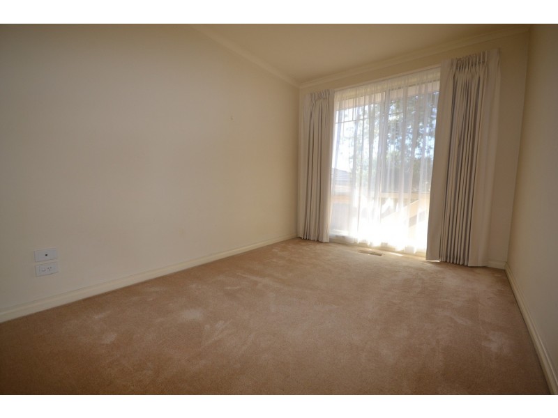 1/8 Felix Grove, Mooroolbark VIC 3138