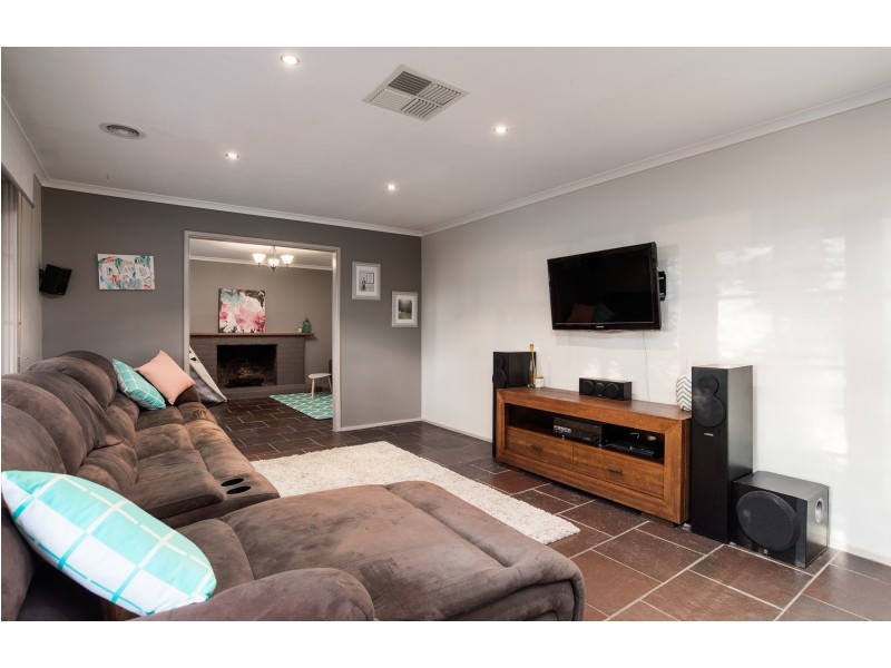 63 Johns Crescent, Mount Evelyn VIC 3796