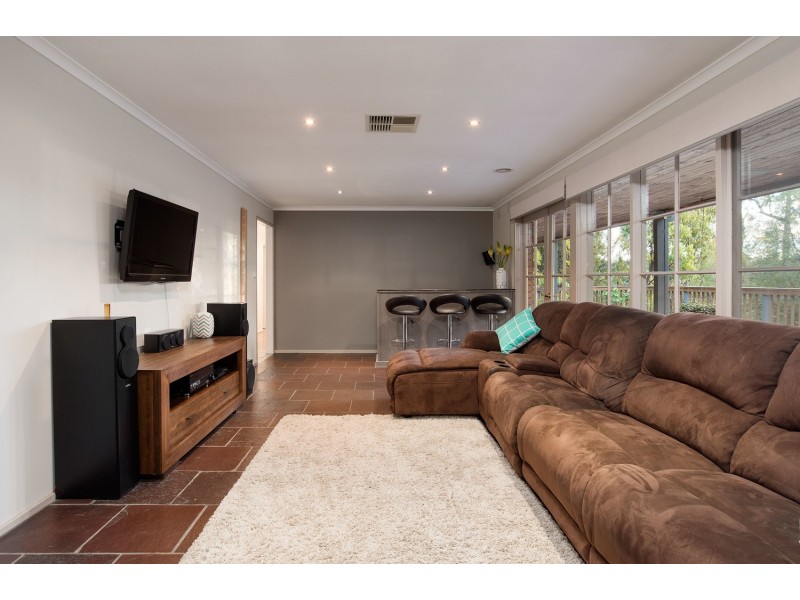 63 Johns Crescent, Mount Evelyn VIC 3796