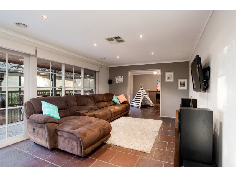 63 Johns Crescent, Mount Evelyn VIC 3796