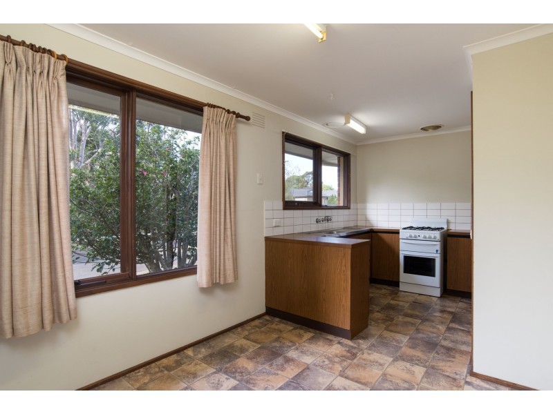21 Churchill Drive, Mooroolbark VIC 3138
