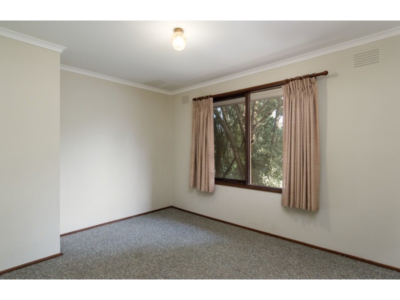 21 Churchill Drive, Mooroolbark VIC 3138