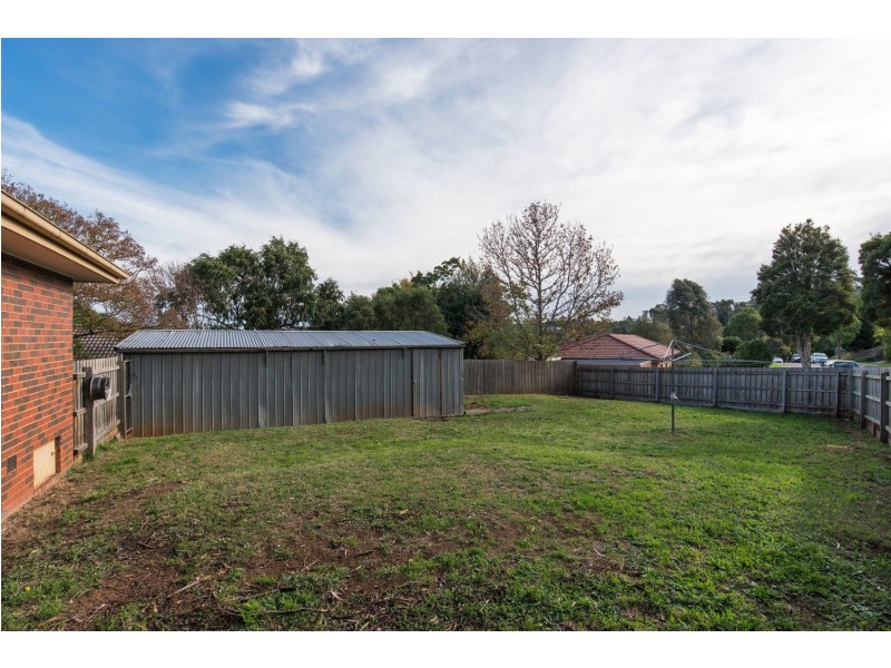 21 Churchill Drive, Mooroolbark VIC 3138
