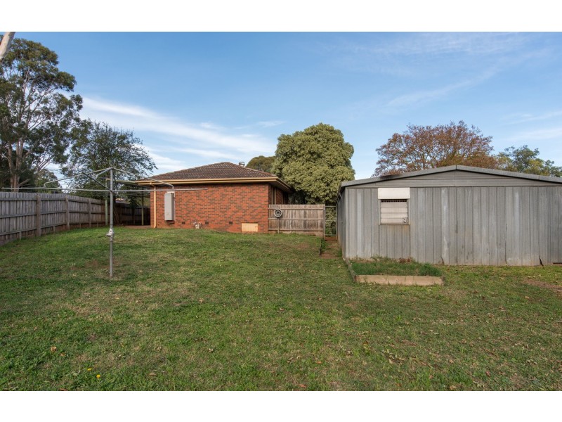 21 Churchill Drive, Mooroolbark VIC 3138