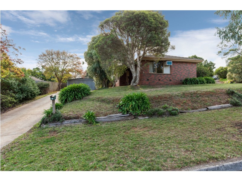 21 Churchill Drive, Mooroolbark VIC 3138
