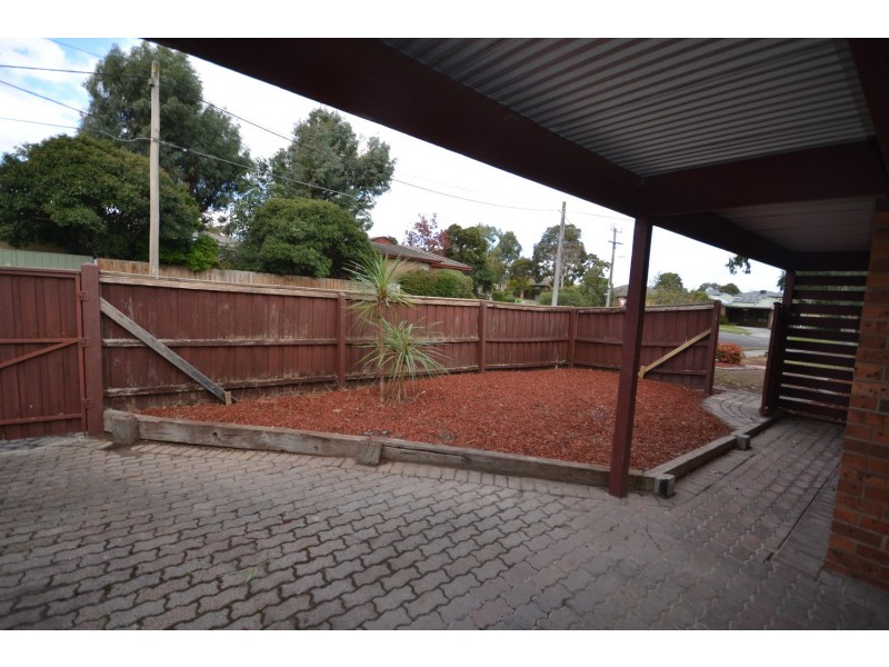 76 Bellara Drive, Mooroolbark VIC 3138