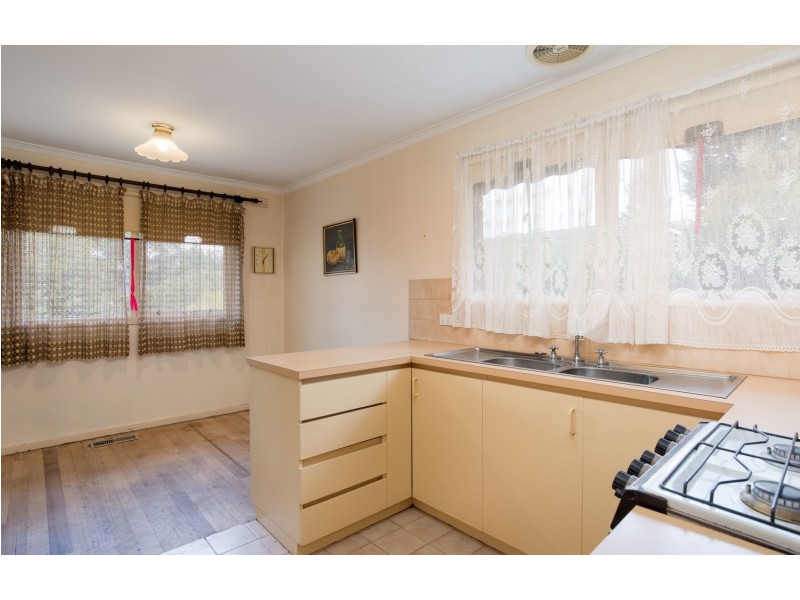 76 Bellara Drive, Mooroolbark VIC 3138