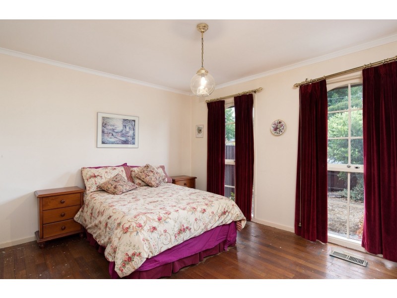 76 Bellara Drive, Mooroolbark VIC 3138