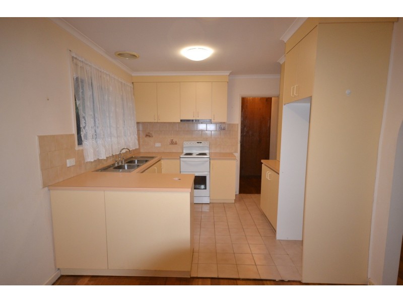 76 Bellara Drive, Mooroolbark VIC 3138