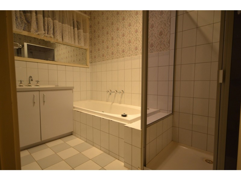 76 Bellara Drive, Mooroolbark VIC 3138