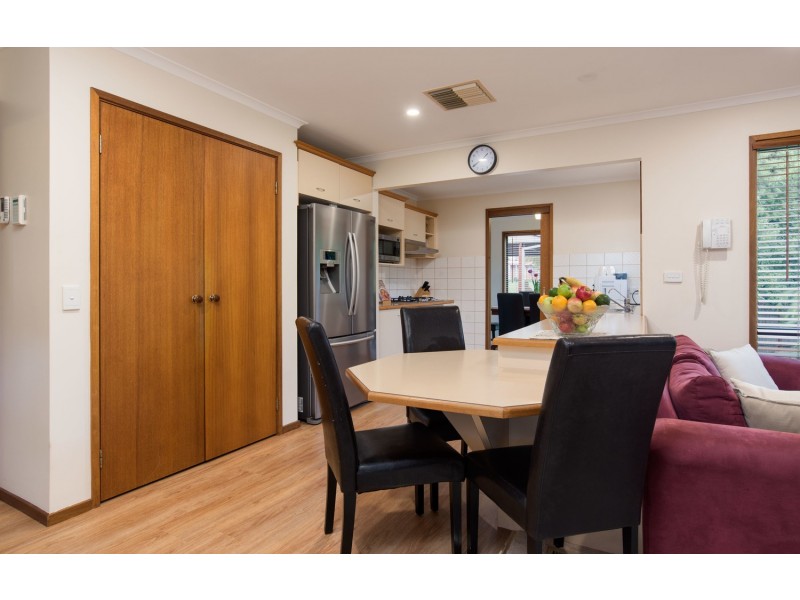 15 Wyuna Walk, Mooroolbark VIC 3138