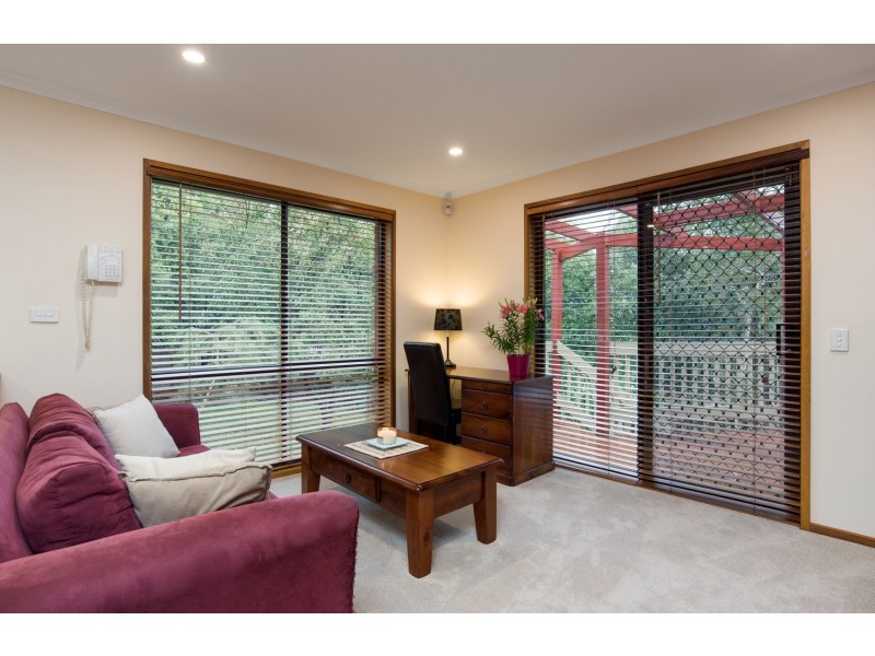 15 Wyuna Walk, Mooroolbark VIC 3138