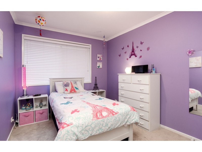 15 Wyuna Walk, Mooroolbark VIC 3138