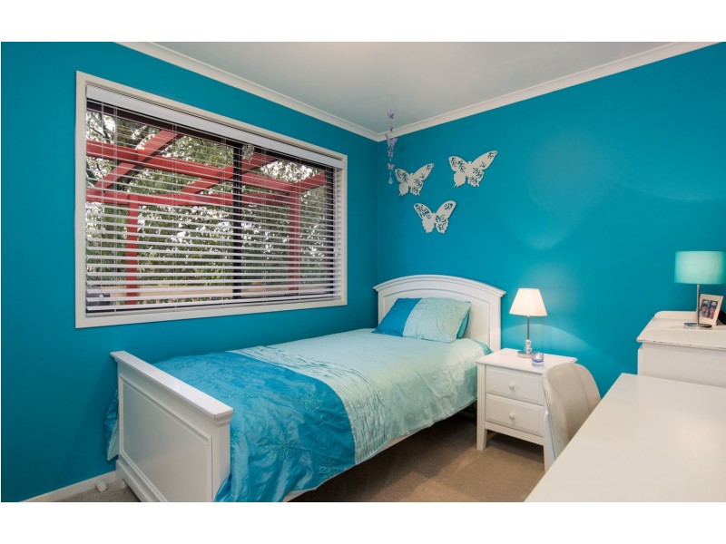 15 Wyuna Walk, Mooroolbark VIC 3138