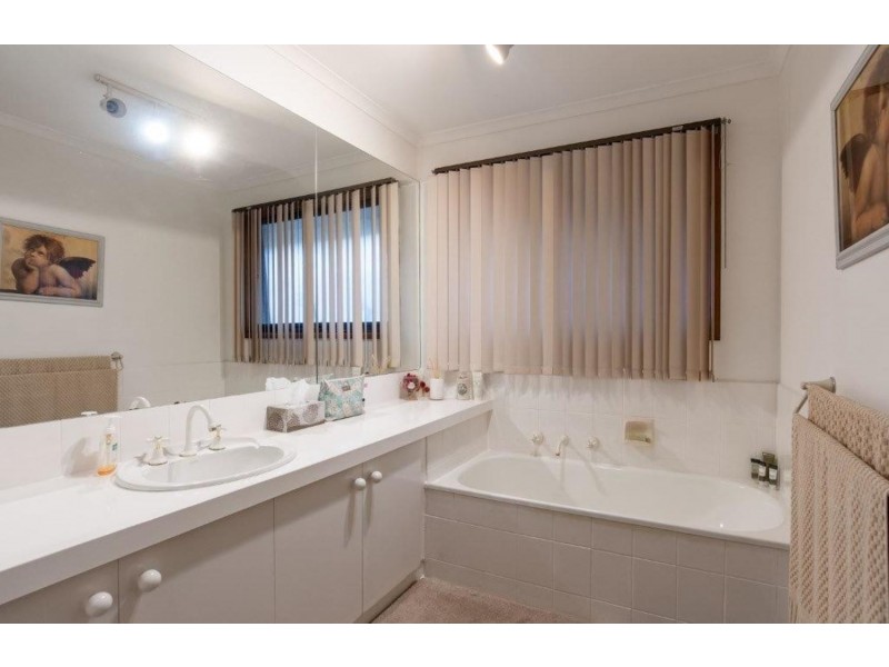 29 Autumn Grove, Mooroolbark VIC 3138