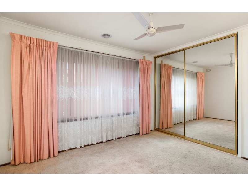 57 Struan Avenue, Mooroolbark VIC 3138