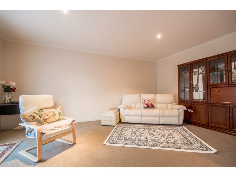 16 Corrong Crescent, Mooroolbark VIC 3138