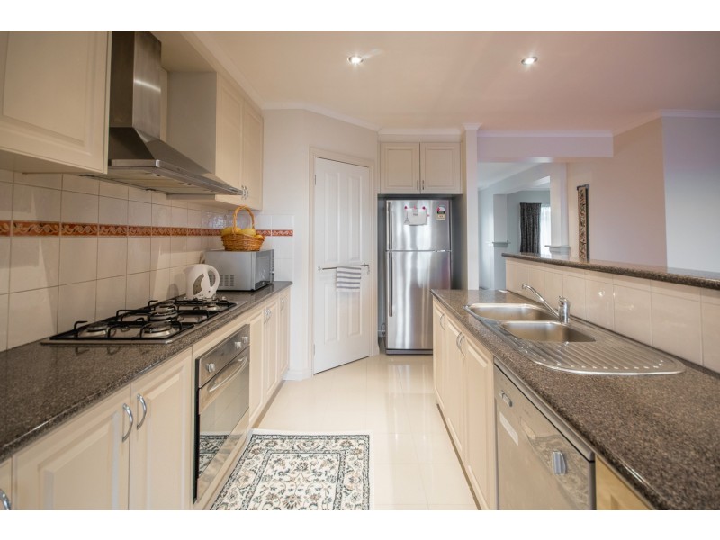 16 Corrong Crescent, Mooroolbark VIC 3138