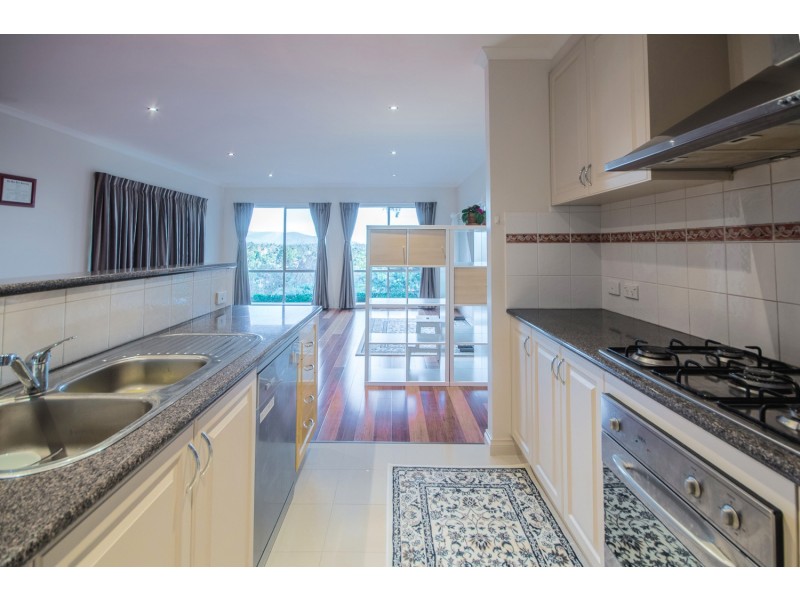 16 Corrong Crescent, Mooroolbark VIC 3138