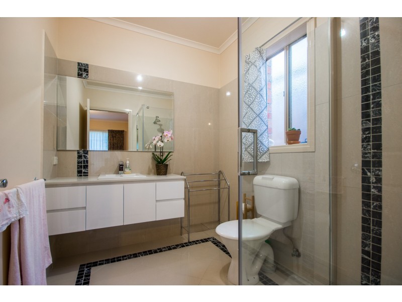 16 Corrong Crescent, Mooroolbark VIC 3138